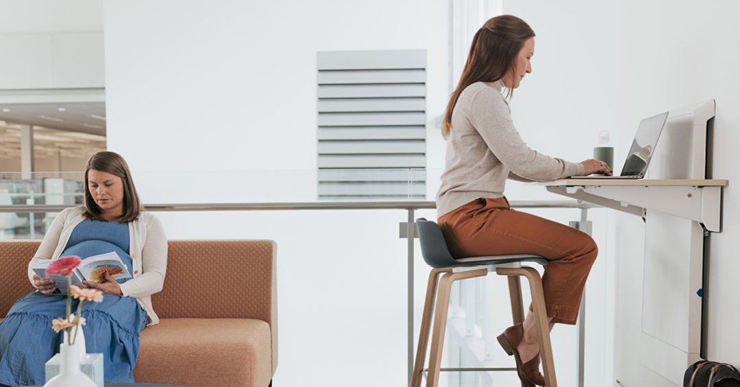 Sala d'attesa progettata con design centrato sull'essere umano 